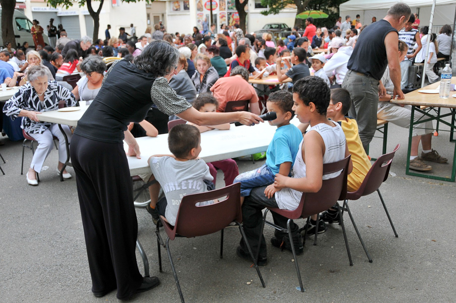 Maison de Quartier Champs Elysees Evry - Repas de Quartier en Musique 282.jpg